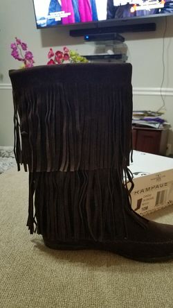 Dark brown boots w fringe