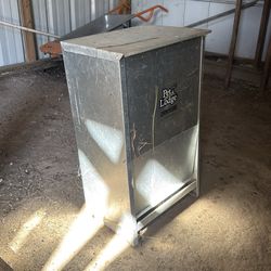 dog feeder