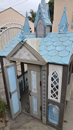 Frozen Playhouse