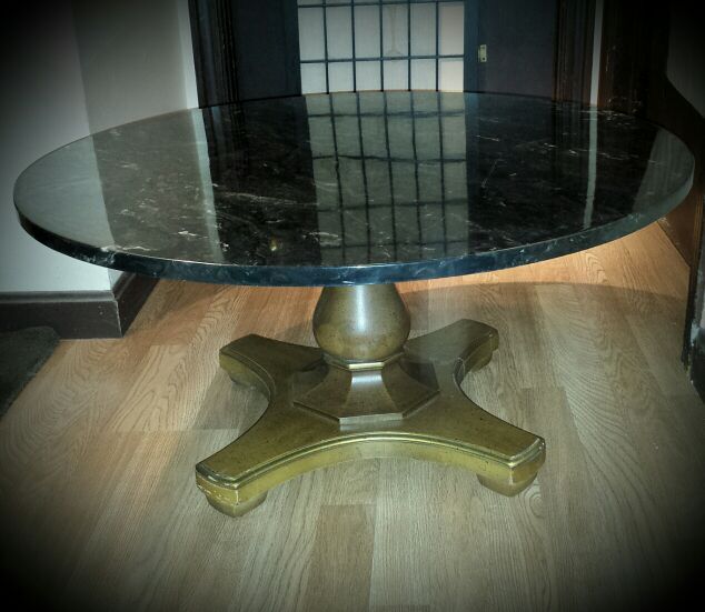 VINTAGE HENREDON ROUND MARBLE COFFEE TABLE MADE FOR THE G. FOX COMPANY.