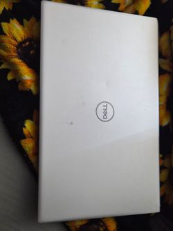 Dell Inspiron i7 Laptop (2022) – Intel Iris Xe