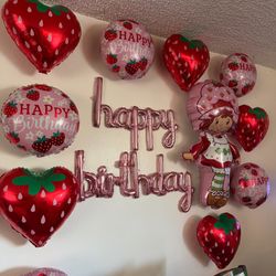 Strawberry shortcake bday decor
