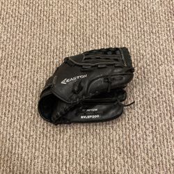 🚨Easton Rival Softball Glove 🚨🥎