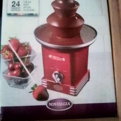 Chocolate Fondue Fountain 🍫🫕