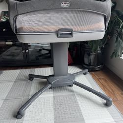 Chicco Close to You 3-in-1 Bedside Bassinet, Dove - Heather Gray