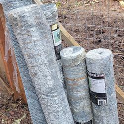 New Rolls Of Chicken Wire 6x10 Chainlink Panels Bobcat Welder Generator