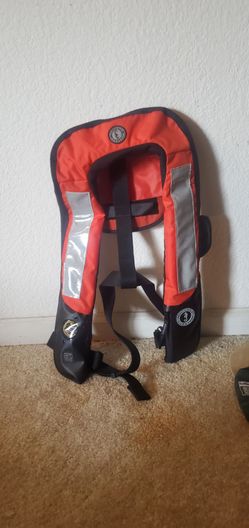 Mustang Hydrostatic Inflatable PFD Hi-Vis w/ SOLAS