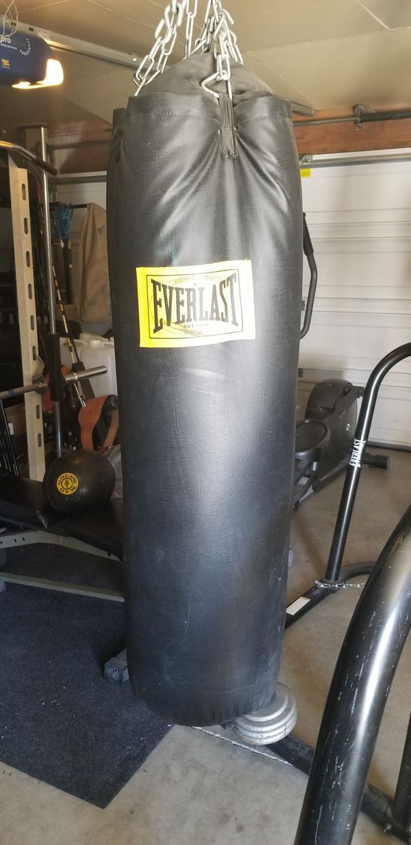 Everlast punching bag (PLEASE READ) for Sale in Moreno Valley, CA - OfferUp