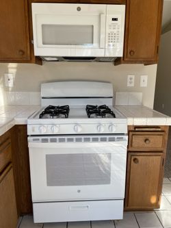 Stove gas, over the range Microwave and Dishwasher Set