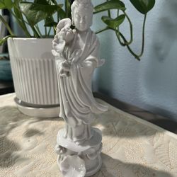 Vintage Porcelain geisha White 8in