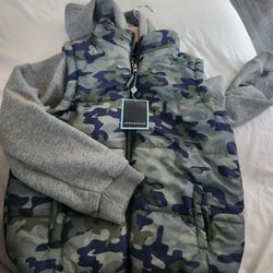 Youth Puffer Vest Jacket. Green. 