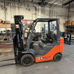 Toyota Forklift 5,000lb with ONLY 115 Hours