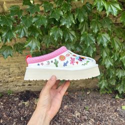 X2 UGG Tazz Pop Sketch Karol G White Pink Slippers Women's Size 6 Women