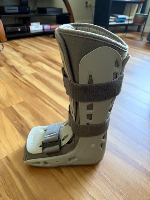 Aircast Walking Boot - Medium