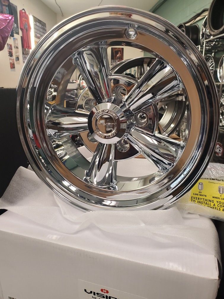 CHROME 15X7 WHEELS WITH LUG NUT KIT $900