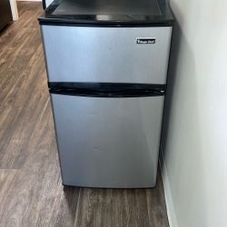 Magic Chef Mini Fridge 