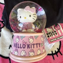 Hello Kitty Snow Globe