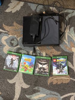 Xbox One Console with 4 Games Bundle pac man still closed