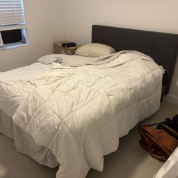 Queen Bed Frame And Mattresse