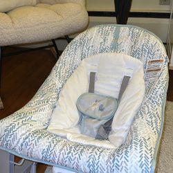 Baby bouncing seat 