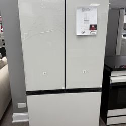 Samsung - BESPOKE 30 cu. ft. 3-Door French Door Smart Refrigerator with Beverage Center - White Glass Model: RF30BB660012/AA