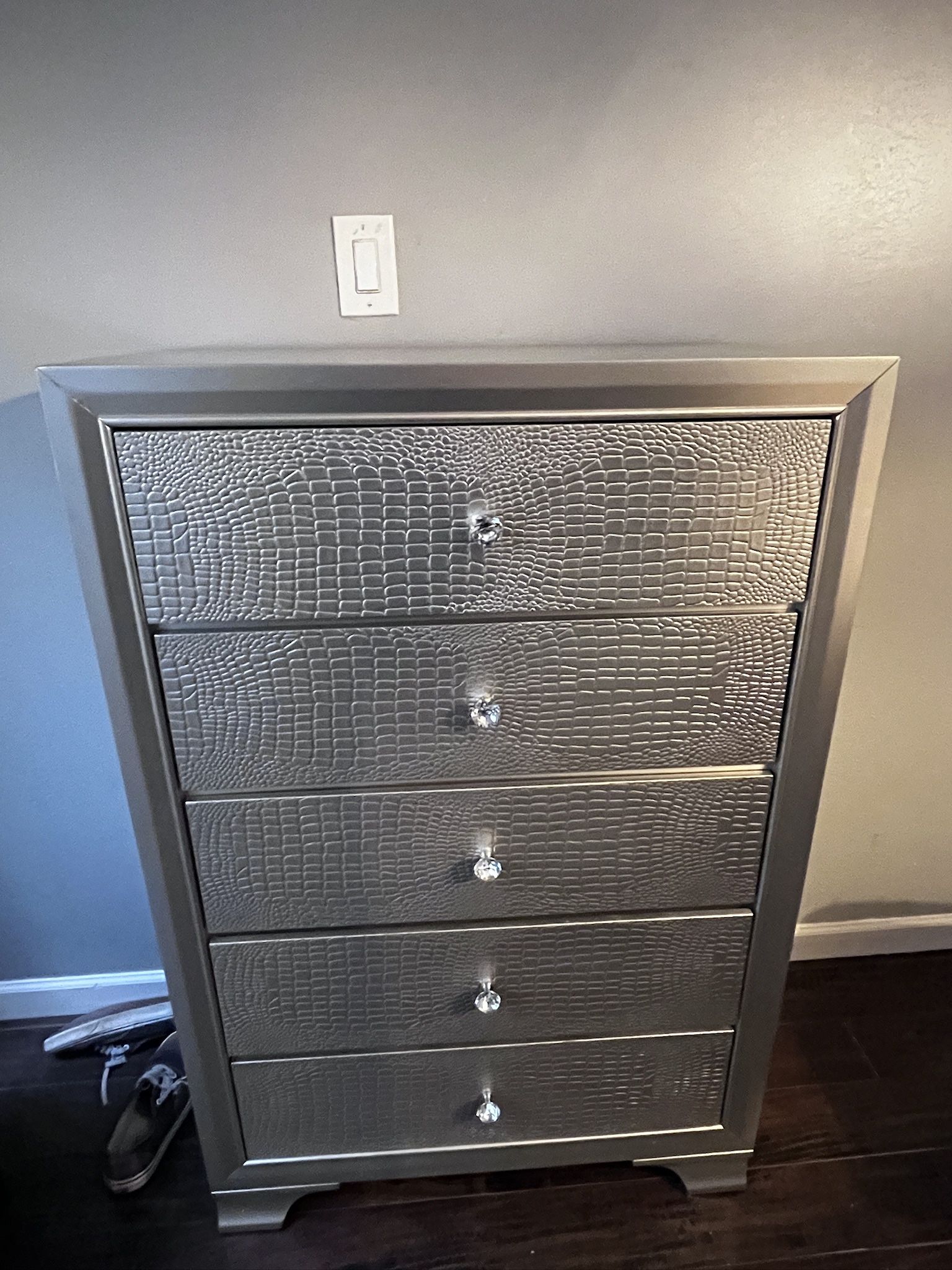 Grey/silver Dresser
