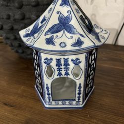 Beautiful Chinese Bird Feeder. 