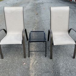 Beautiful Bistro Set Side Table and 2 Chairs **