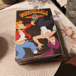 FUTURAMA VOLUME 4 ---- 2 SETS AVAILABLE  $15 EACH SET