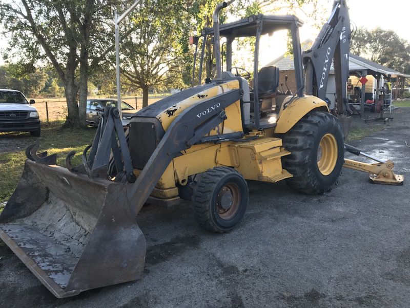 Volvo 4x4 Loder backhoe ready to work