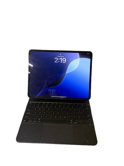 iPad Pro M4 13” 256gb W/ Magic Keyboard