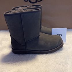 Kids Size 5 UGG WEATHER PROOF