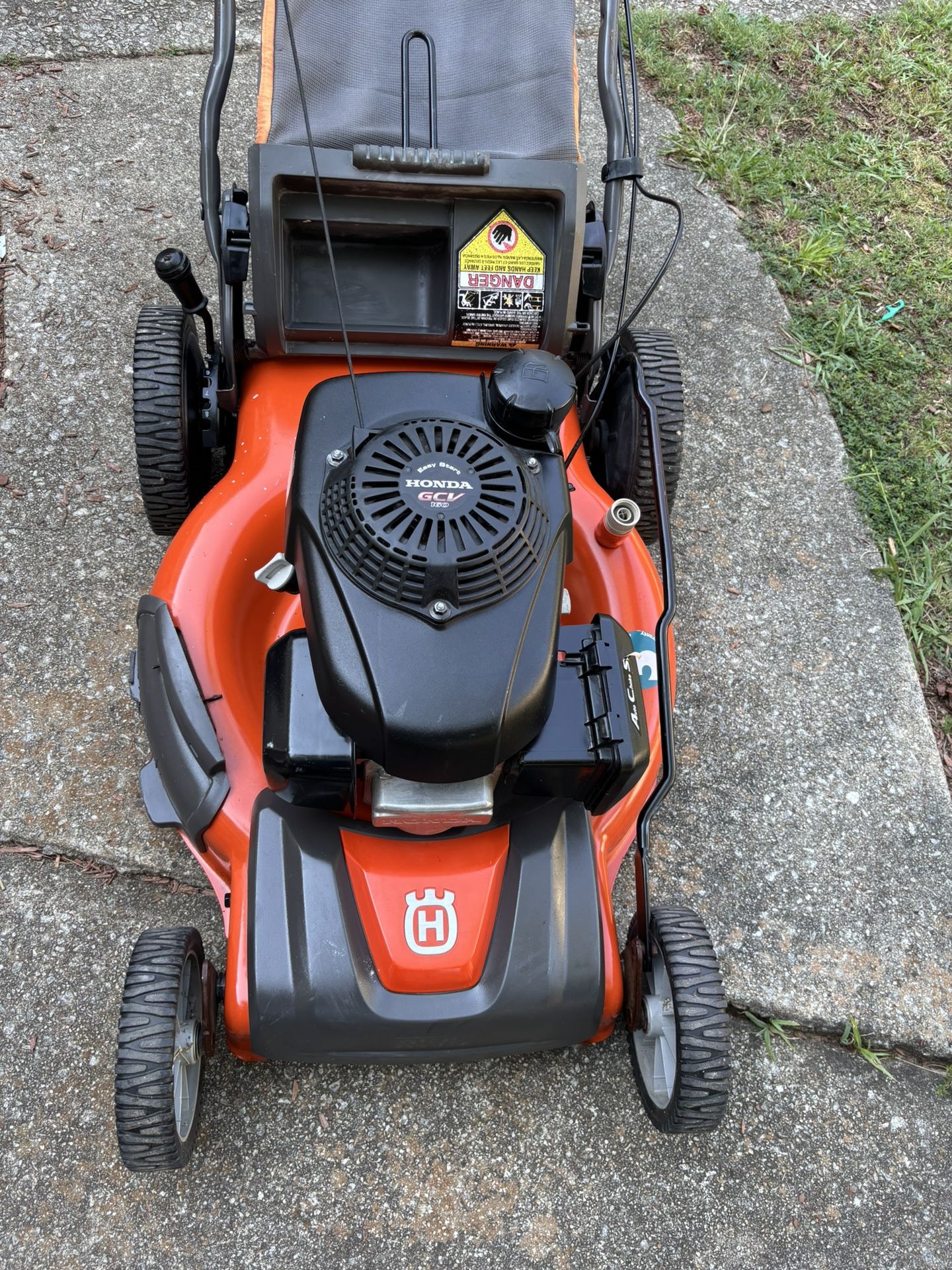 Auction Jonsered Self Propelled Lawn Mower Jonsered Honda Gcv160