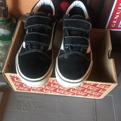 Kids black Vans, Pink Vans, & Converse shoes Sz: 10-11