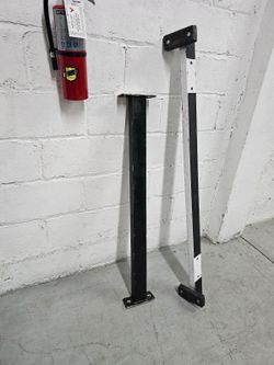 Heavy Duty Black Metal Support Posts. Hammer Strength