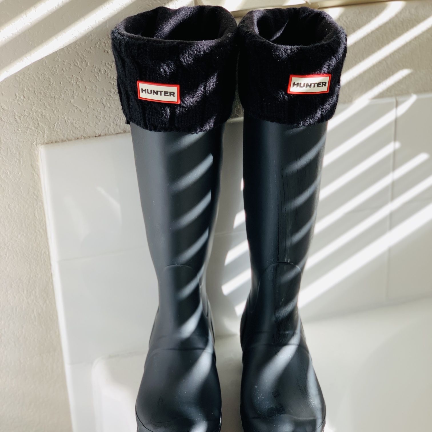 Hunter Rain Boots Size 9 AND expandable For Wide Calves