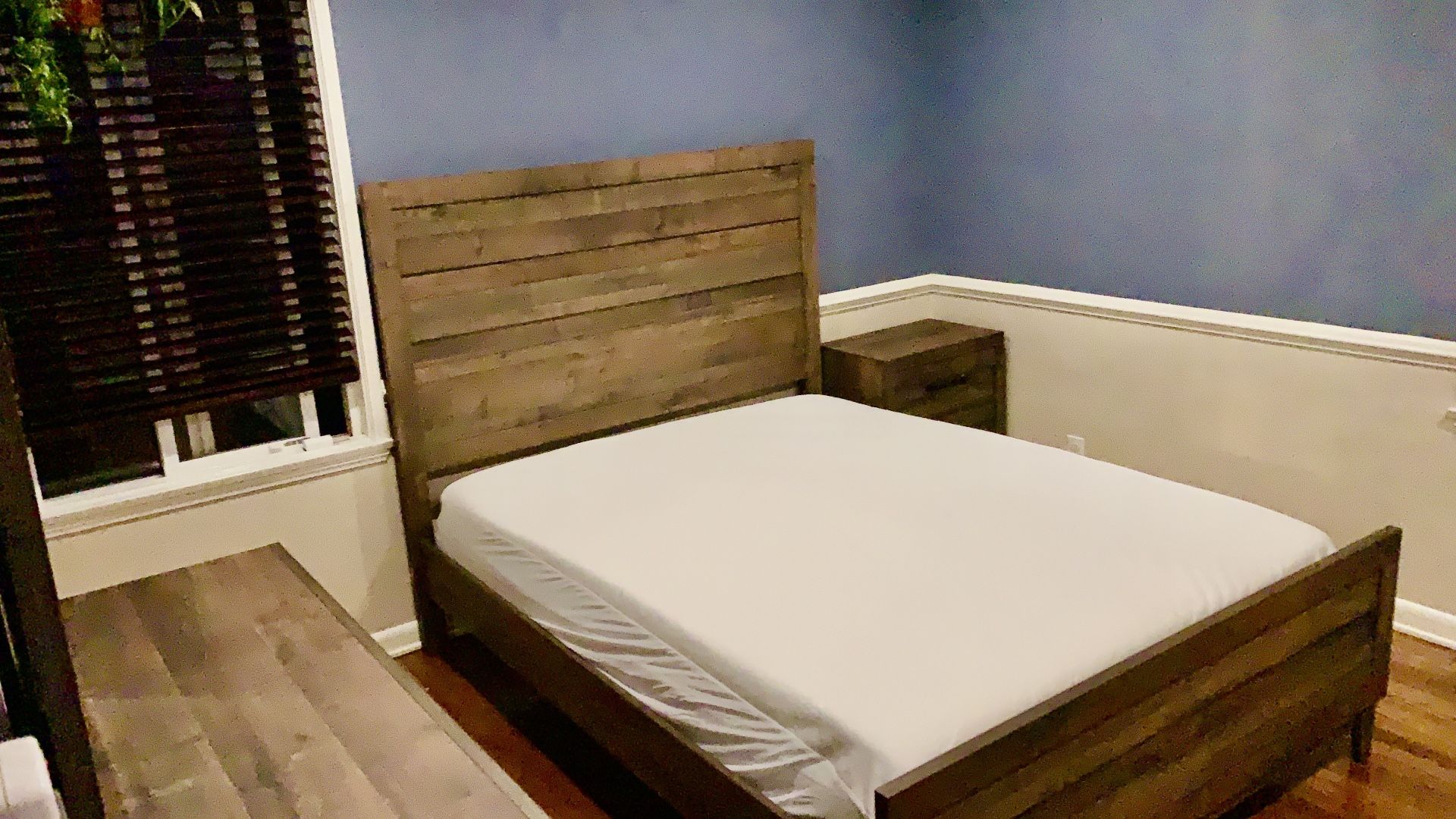 Ranier Rustic Queen Bedroom Set (Bed, Dresser, Mirror, Nightstand)