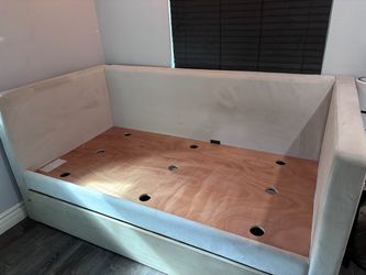 Daybed with trundle