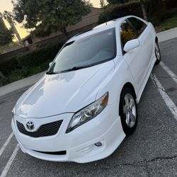 Beautiful 2011 Camry SE 
