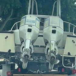 Twin 2001 225 Johnson Outboard Engines
