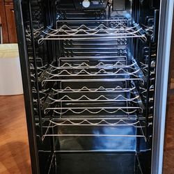 Wine Refrigerator  Magic Chef 