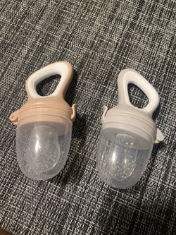 Set of 2 baby feeding pacifier