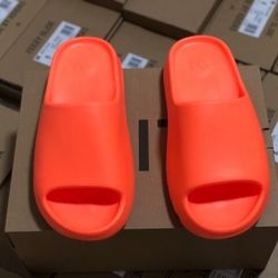 Yeezy Slides ‘Enflame Orange’