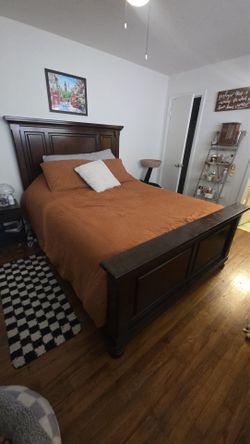 SOLID WOOD BED FRAME QUEEN
