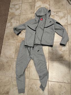 Grey Nike tech size medium