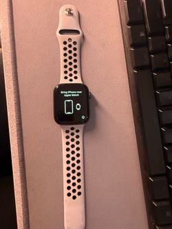 Apple Watch Series 5 44mm GPS + Cellular
