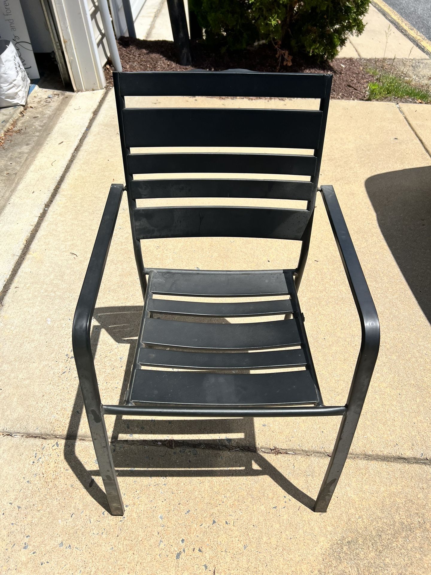 Metal lawn chair