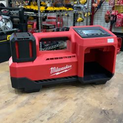 Milwaukee M18 18-Volt Lithium-Ion Cordless Electric Portable Inflator (Tool-Only)