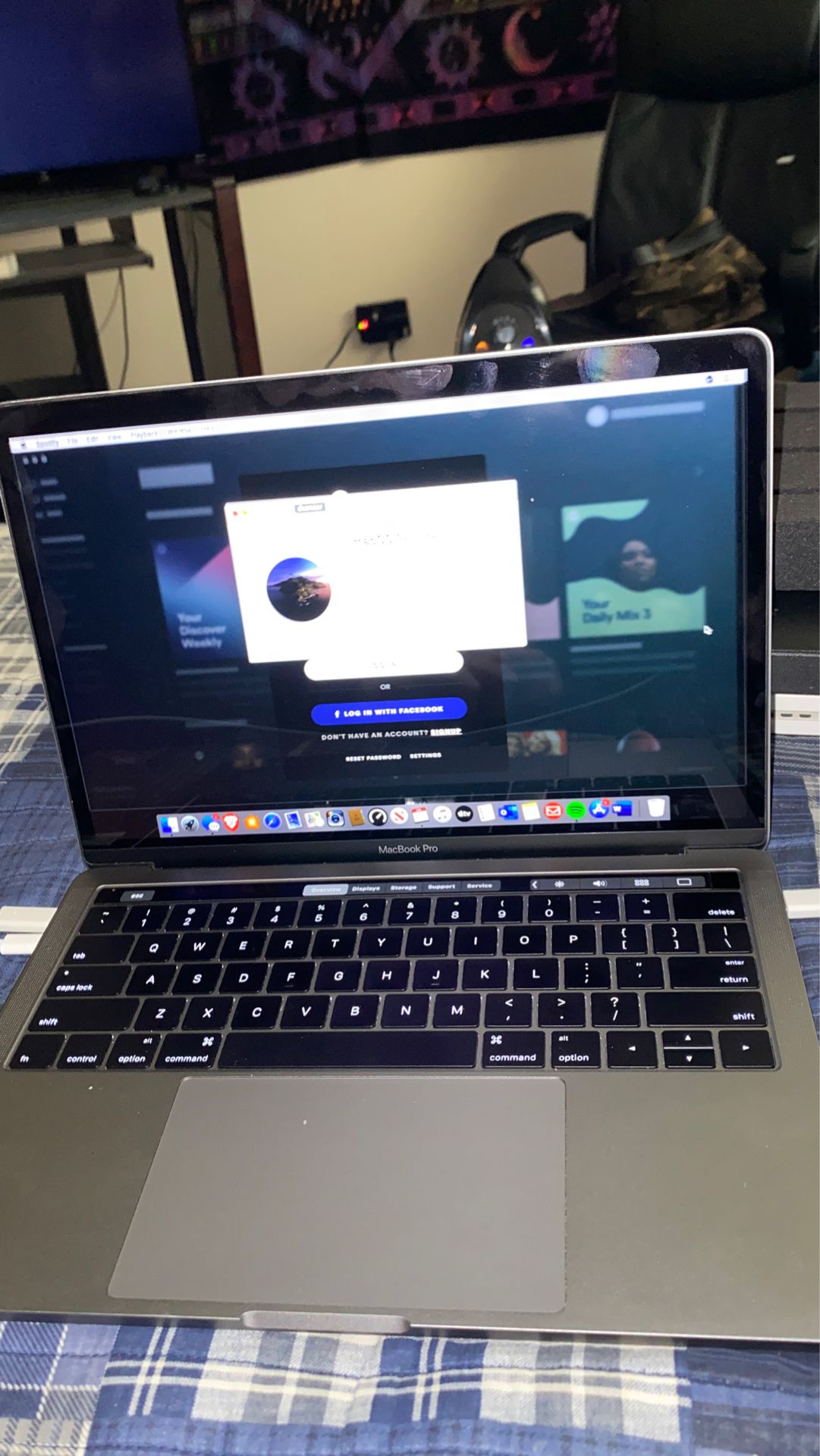 MacBook Pro (late 2016) 2.9ghz i5 cpu , 8gb ram, 256gb ssd (perfect condition)