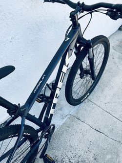 2021 Trek Marlin 7 Mountain Bike Medium with Crank Bros Iodine